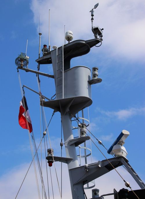crow's nest mast ship