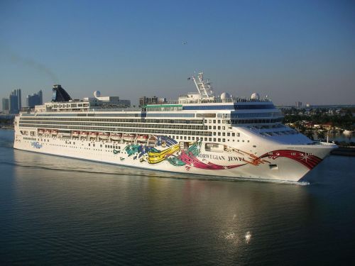 cruise boat tourism
