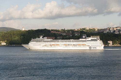 cruise ship sea