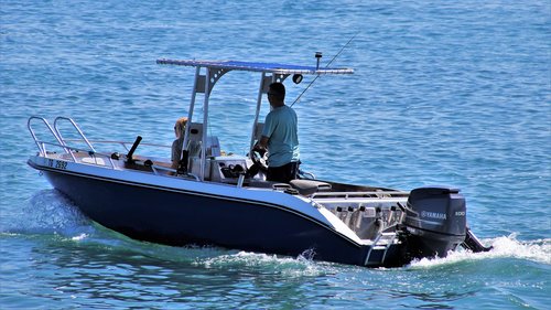 cruise  engine  motorboat