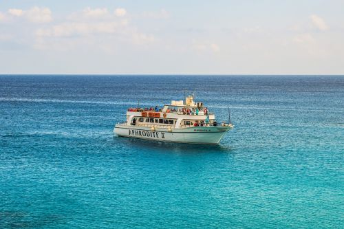 cruise boat sea horizon