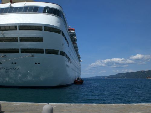 cruise ship pier cruiser