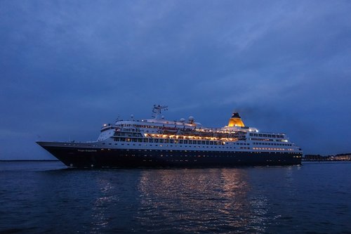 cruise ship  saga sapphire  sea