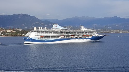 cruise ship  cruise  ship