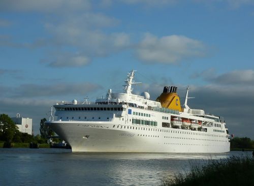 cruise ship cruise ship