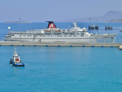 cruise ship princes daphne port