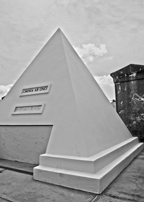 crypt tomb cemetery