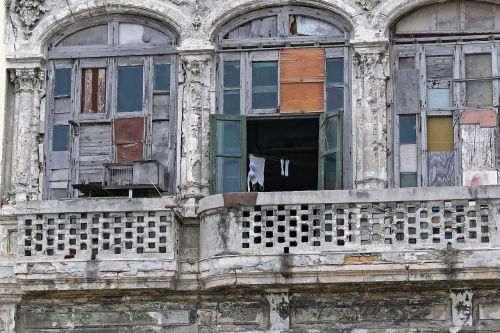 cuba havana facade