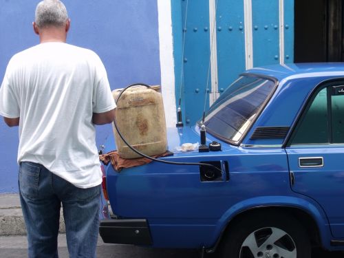 cuba refueling car