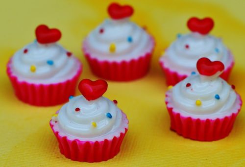 cupcake cake heart