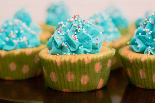 cupcake frosting blue