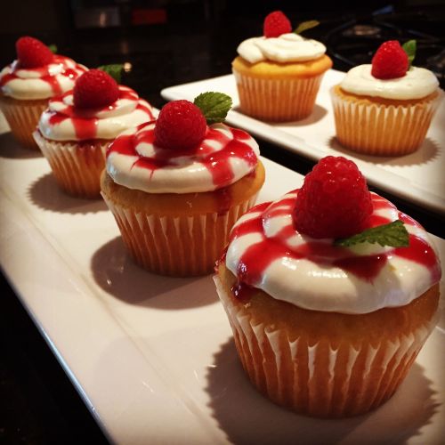 cupcake raspberry dessert