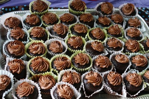 cupcakes chocolate frosting