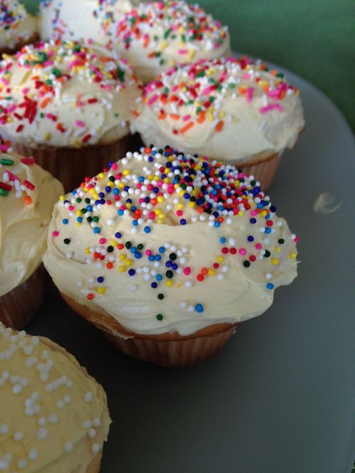cupcakes baking sprinkles