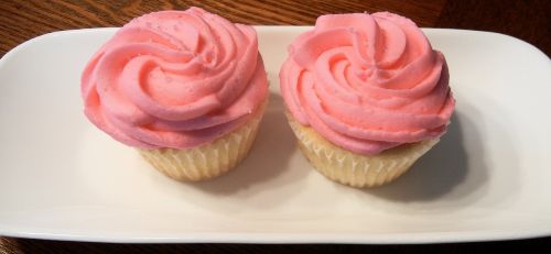 cupcakes pink frosting sweet