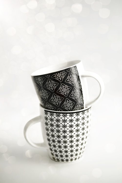 cups  black  white