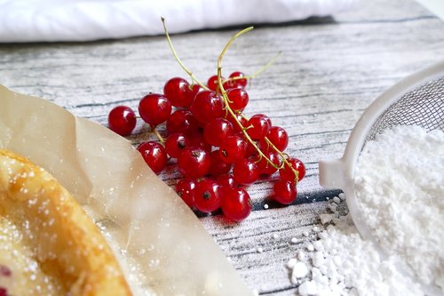 currants  bake  cake