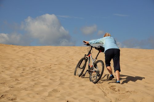 cycling  desert  sand
