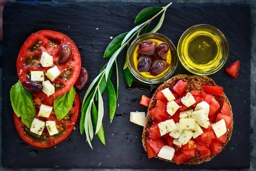 dakos  tomato  olives