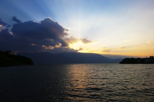 dali  erhai lake  sunset
