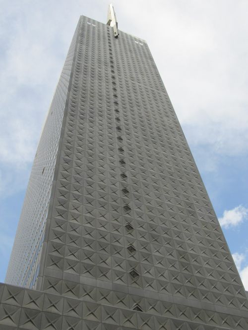 dallas skyscraper glass facade