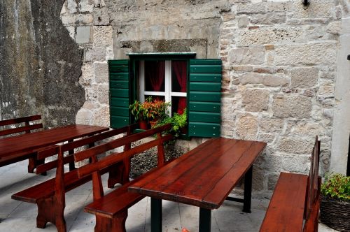 dalmatian window restaurant croatia