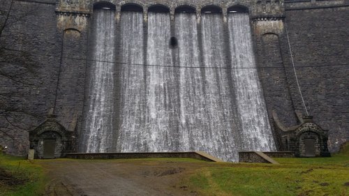 dam  overflow  barrier wall
