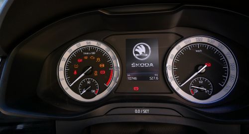 dashboard car speedometer