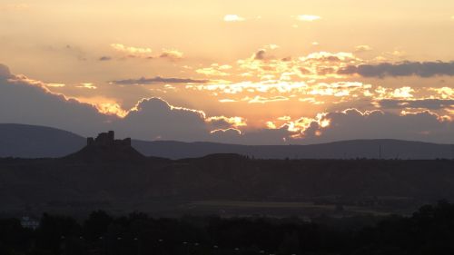 dawn montearagón castle