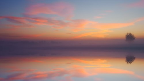 dawn  lake  mirroring