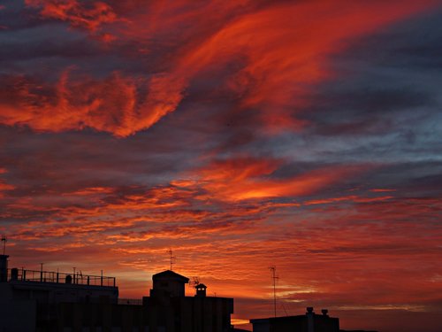 dawn  reddish  clouds