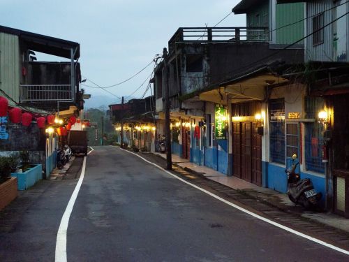 Dawn At Shifen, Pingxi