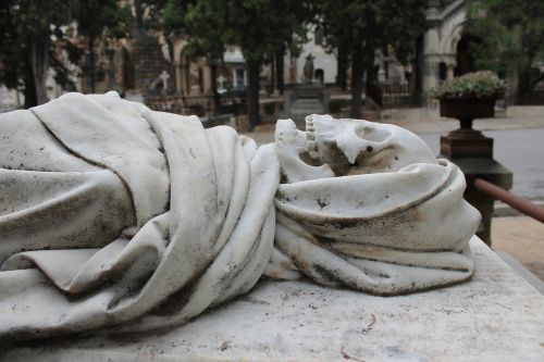 death statue stone
