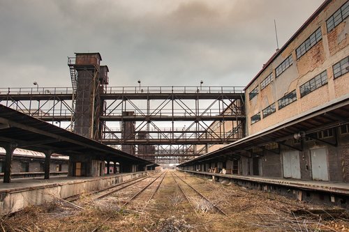 debris  train  building