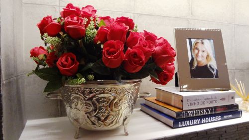 decoration vase of flowers red roses