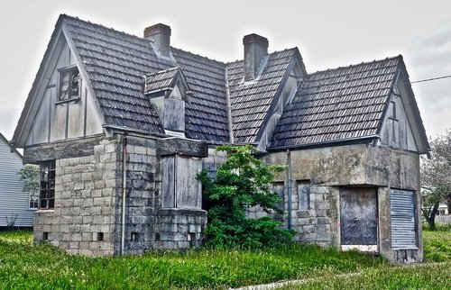 derelict  house  heritage