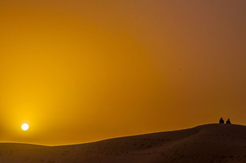 desert couple sunrise