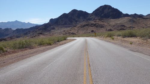 desert highway asphalt yellow double line