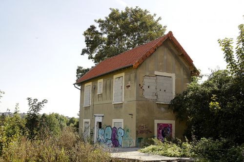 deserted building graffiti