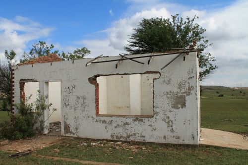 deserted home house