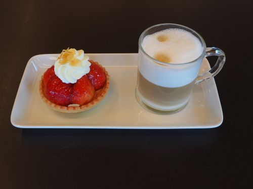 dessert coffee strawberry shortcake