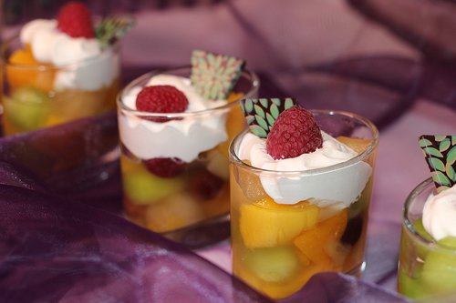 dessert  fruits  raspberries