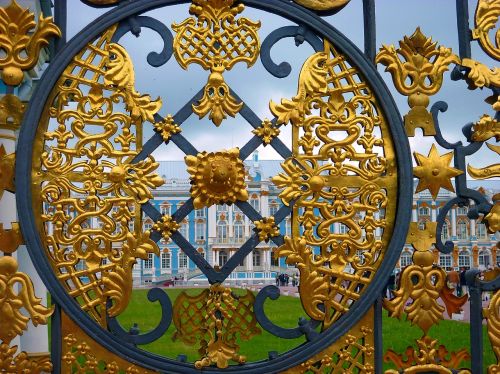 detail gold fence