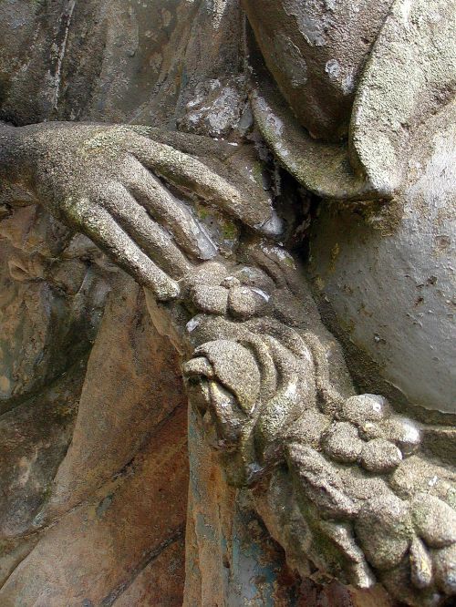 detail hands stone