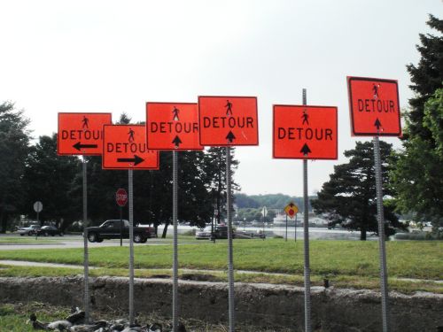 detour confusion sign