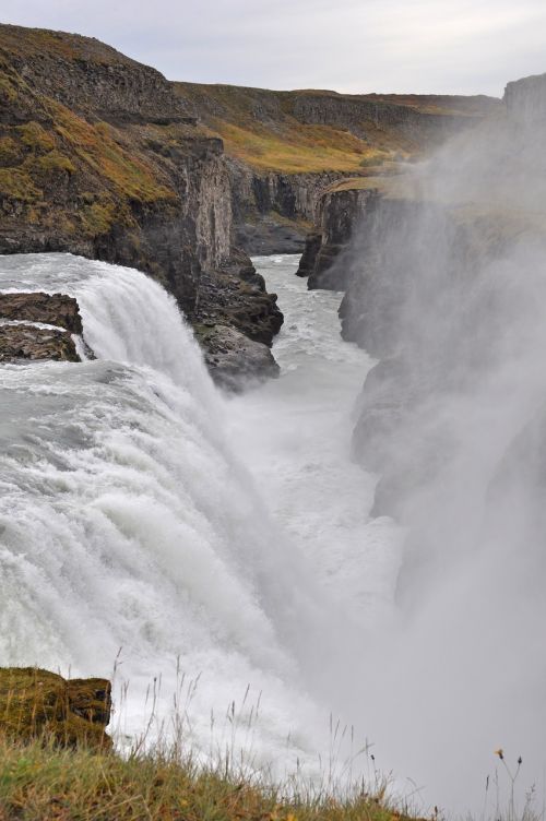 dettifoss waterfall cliff