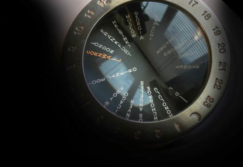 dial location compass