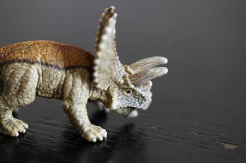 dinosaur dino slow action figure