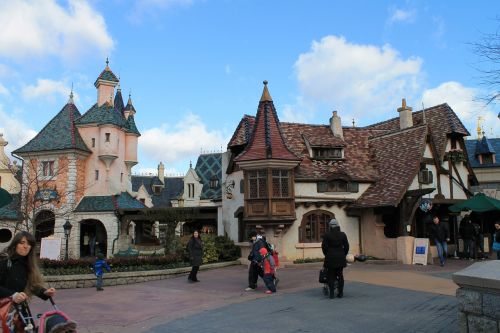 courtyard castle people