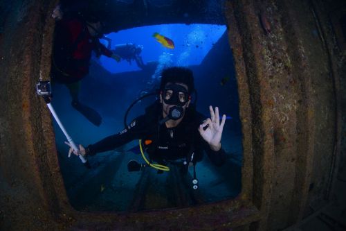 dive blue diving deep
